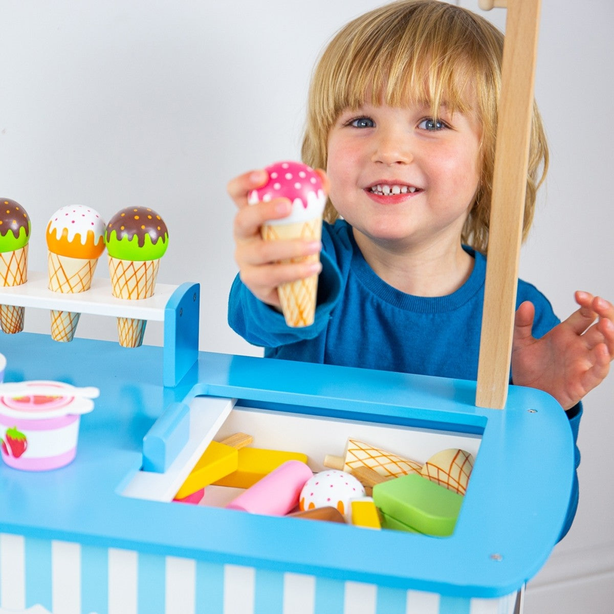 Bigjigs Toys Wooden Ice Cream Cart Pretend Play with 17 Play Pieces