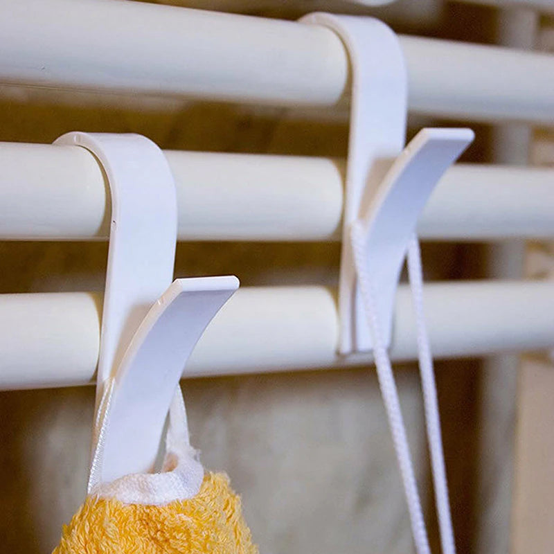 Pack of 10 Kitchen and Bathroom Hanging Clips Movable Hanging Storage