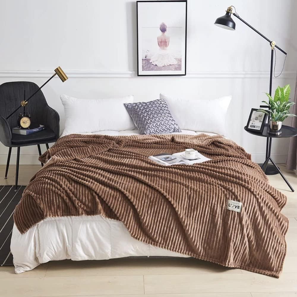 Bed Blanket Cuddly Solid Soft Warm Flannel Throw Sofa Flannel Rug