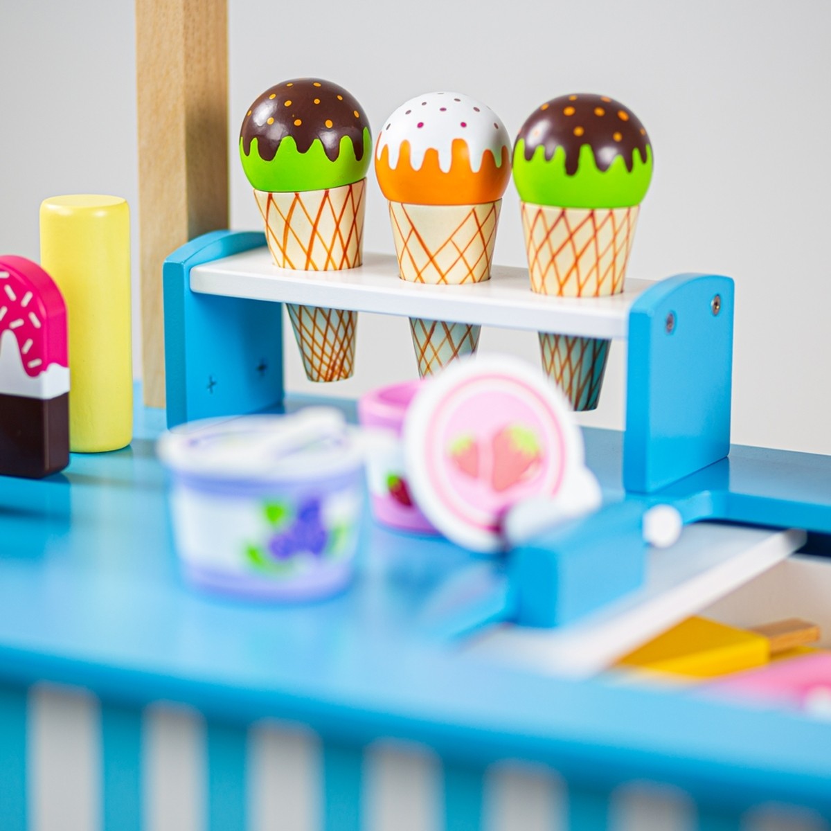 Bigjigs Toys Wooden Ice Cream Cart Pretend Play  with 17 Play Pieces